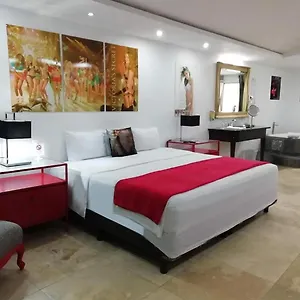 Essenzia De *** Cancun